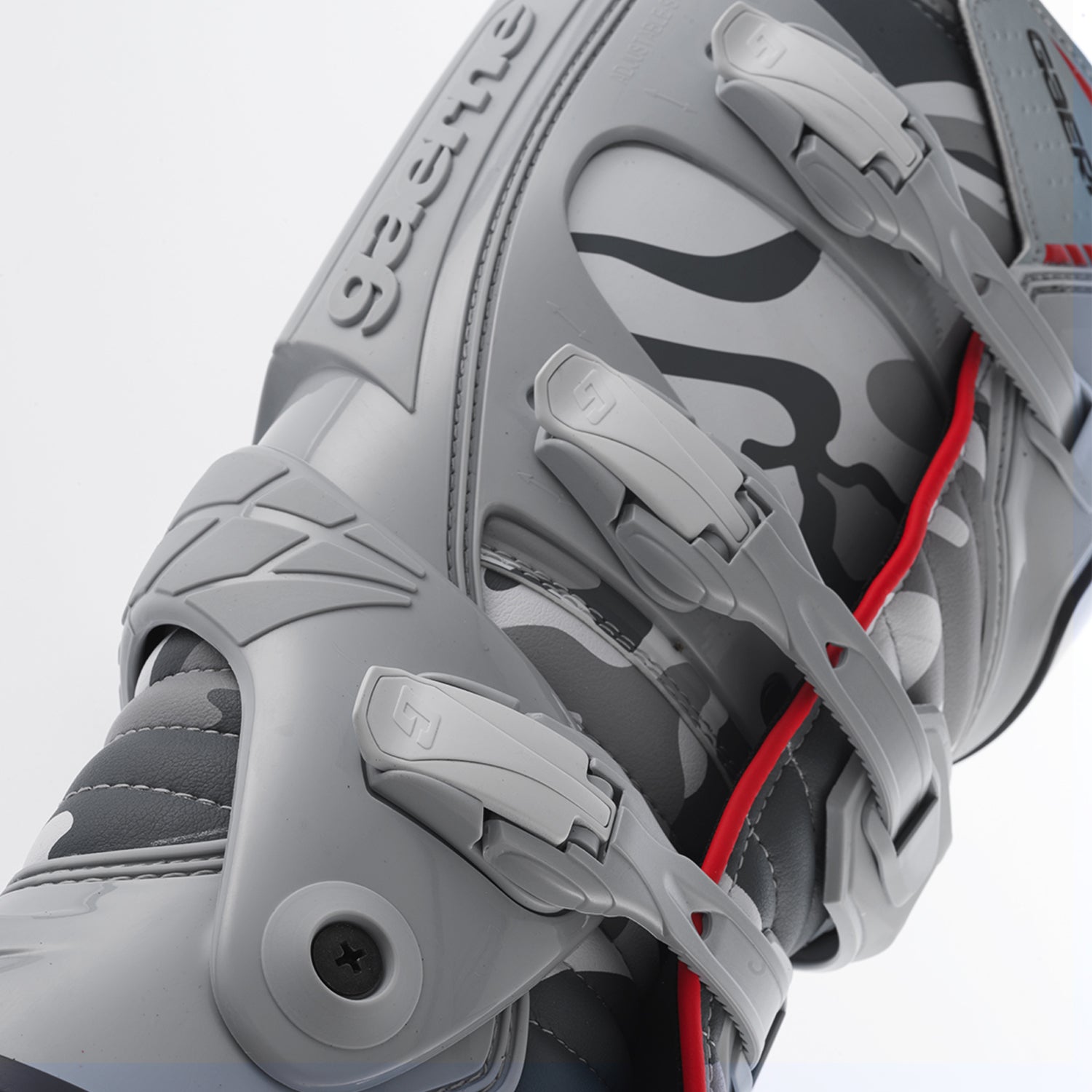 Fastback Endurance Boots Snow Camo Sz 8
