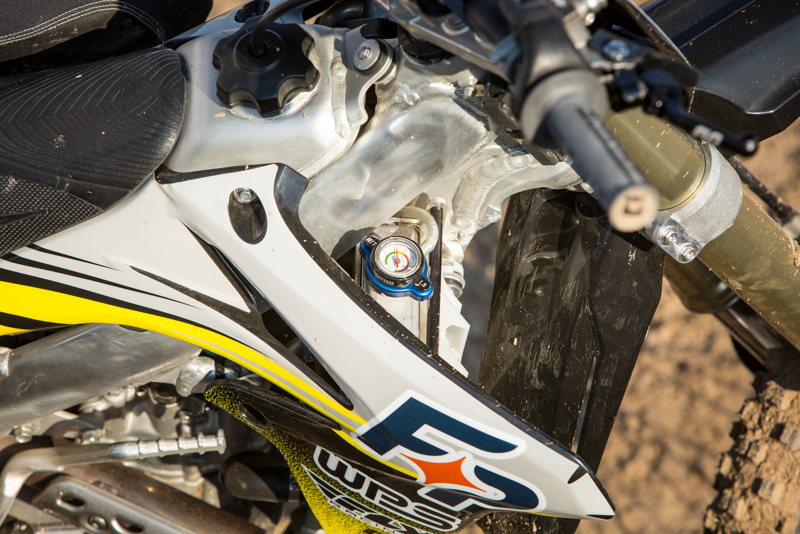 Radiator Cap W/ Temperature Gauge   Japanese Models