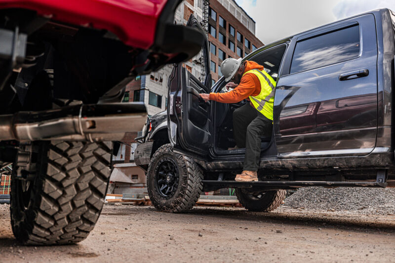 AMP Research 2022 Ford F-250/350/450 SuperCrew (Sync 4 & Regular Models) PowerStep Vision