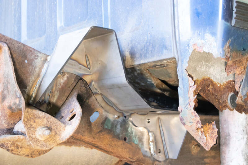 Rust Buster 1988-1998 Chevrolet &amp; GMC C/K 1500 &amp; 2500 Bed and Cab Mount Brackets - Right