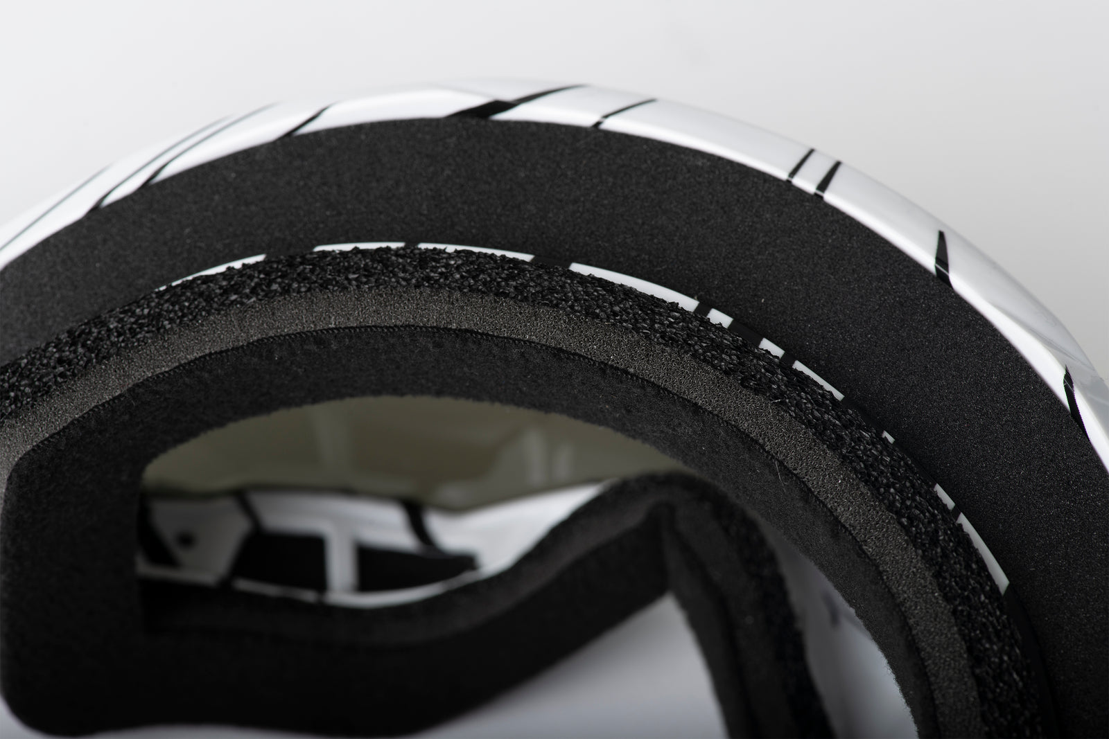 Zone W/C Goggle Black/White W/Dark Smoke Lens