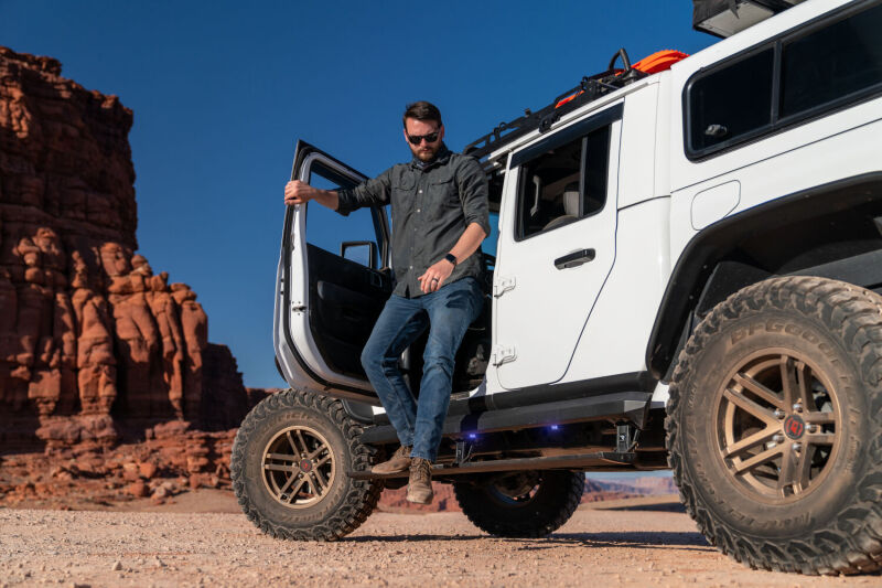 AMP Research 20-24 Jeep JT Gladiator (Launch/Overlnd/Rubicon/Sport/Sport S) PowerStep XL - Black
