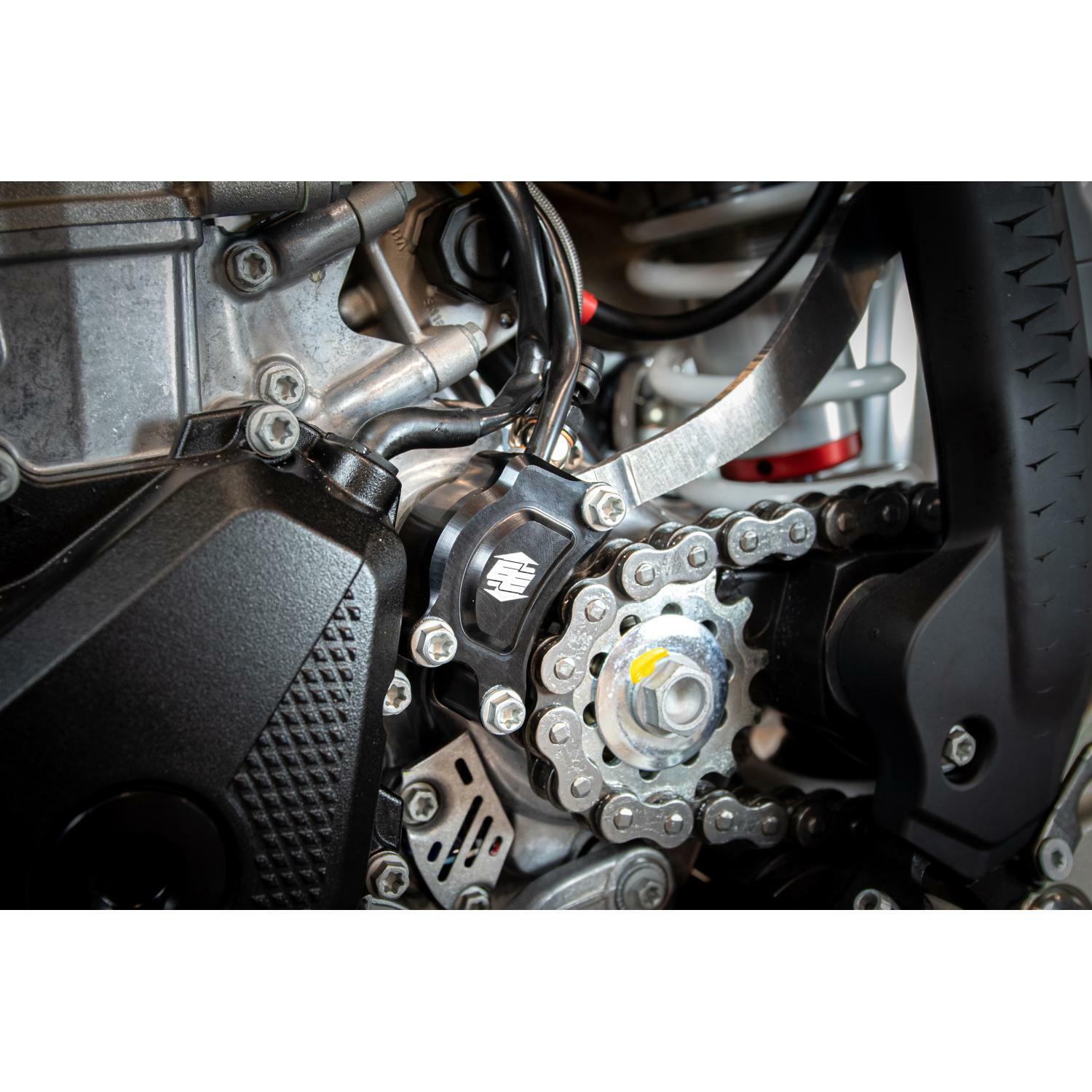 Clutch Cylinder Guard Hus/Ktm