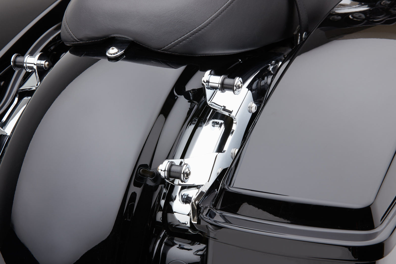 Backrest Mounting Kit Chrome Flh/Flt 09 13