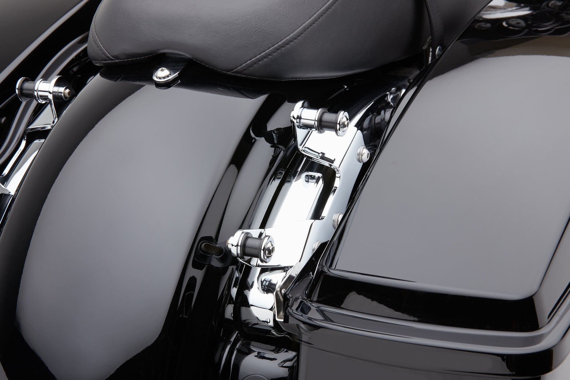 Backrest Mounting Kit Chrome Flh/Flt 09 13