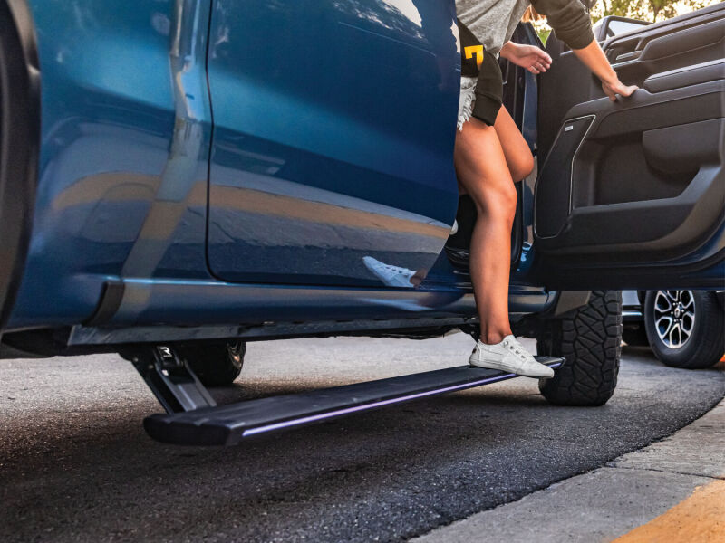 AMP Research 22-24 Chevrolet/GMC Silverado/Sierra 1500 CC &amp; 2024 2500/3500HD CC PowerStep Vision