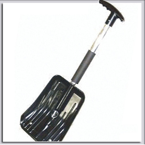 SNOW SHOVEL WITH DETACHABLE SAW