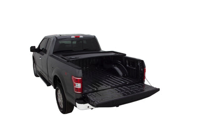 Lund 07-13 Chevy Silverado 1500 (8ft. Bed) Genesis Tri-Fold Tonneau Cover - Black